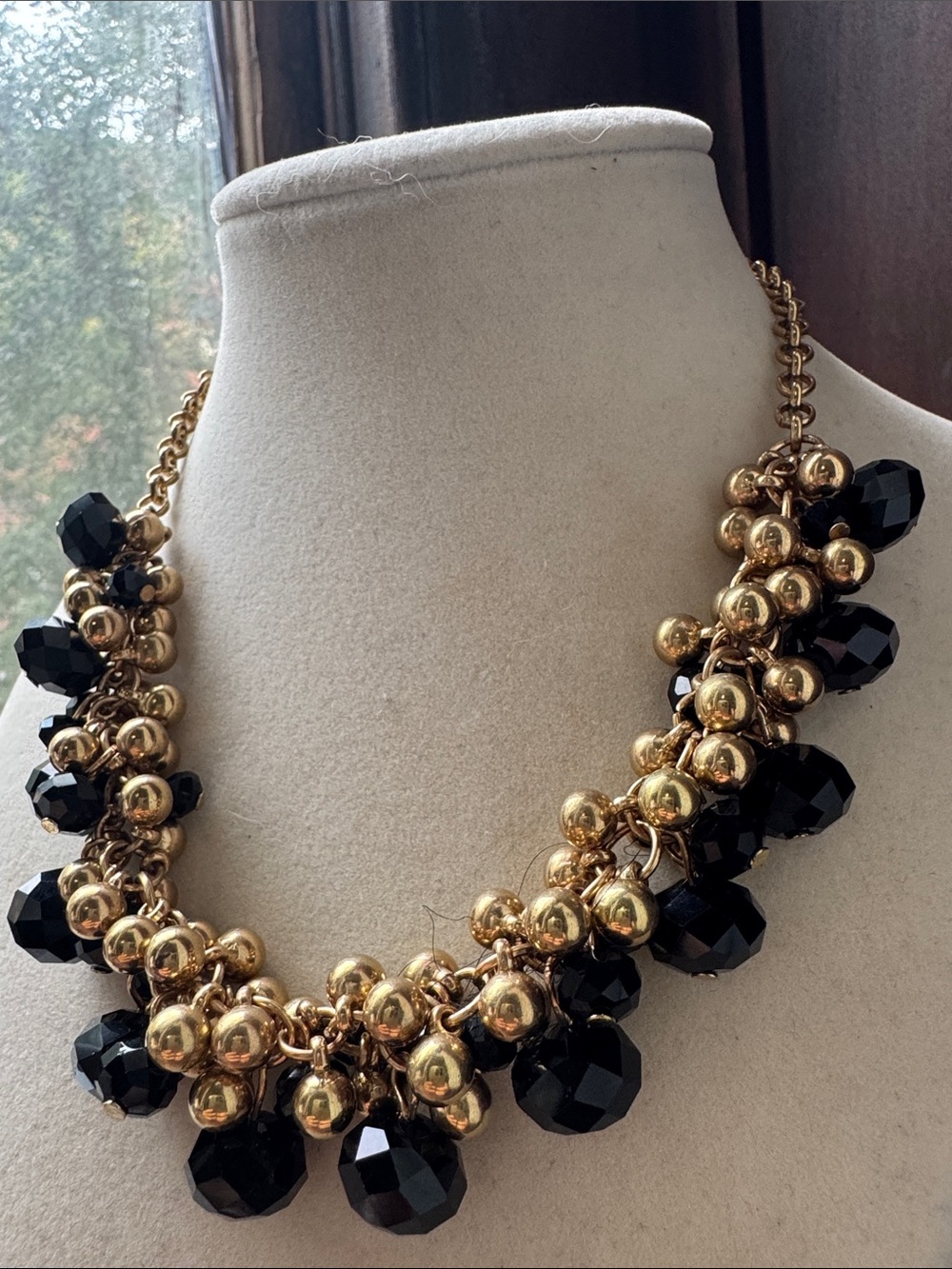 Fashion Jewelry Black and Gold Cluster Necklace